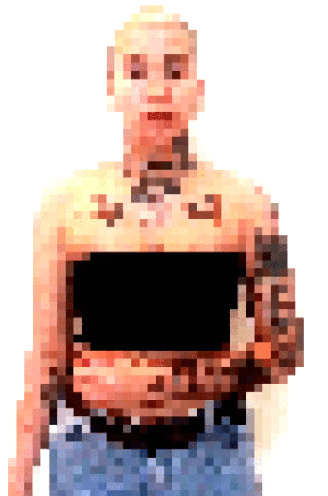 Fundo branco, imagem pixelada de mulher branca, cabelo raspado, semblante neutro, corpo tatuado, vestindo cropped preto e calça jeans, mão na barriga
